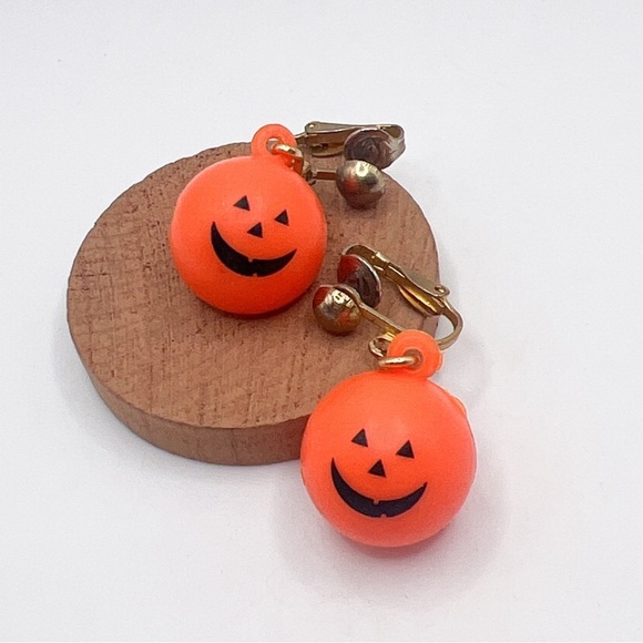 Vintage Jewelry - Vintage Happy Jack-O-Lantern Earrings